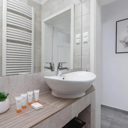 Topolowa City Centre Cracow By Renters Apartament *