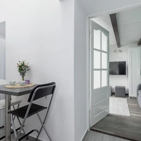 Topolowa City Centre Cracow By Renters Apartman